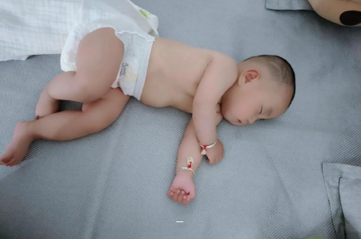 海南宝宝先长上牙还是下牙 海南宝宝先长上牙还是下牙